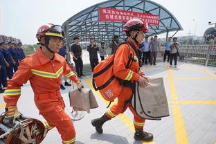 雄鹿主帅：今天克劳德在5V5训练中很出色 他非常接近复出